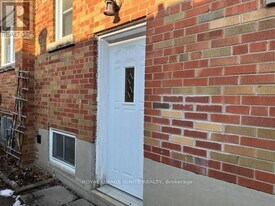 29 Frances Crescent in Toronto, ON - Building Photo