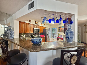 8103 Southgate Blvd in North Lauderdale, FL - Foto de edificio - Building Photo