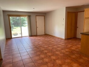 24002 Wedgewood Cir in Warren, MI - Building Photo - Building Photo