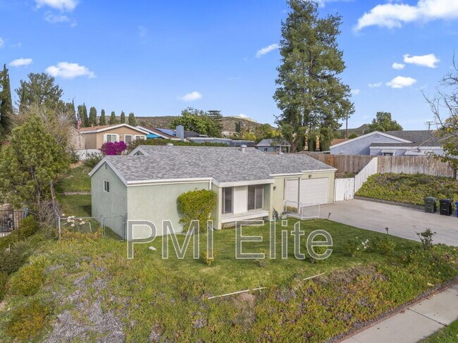 20115 Keaton St in Santa Clarita, CA - Foto de edificio - Building Photo