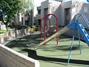 San Gabriel Villa in Rosemead, CA - Foto de edificio - Building Photo