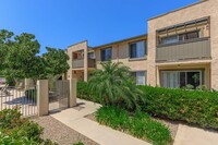 Montebello Villas in El Cajon, CA - Foto de edificio - Building Photo