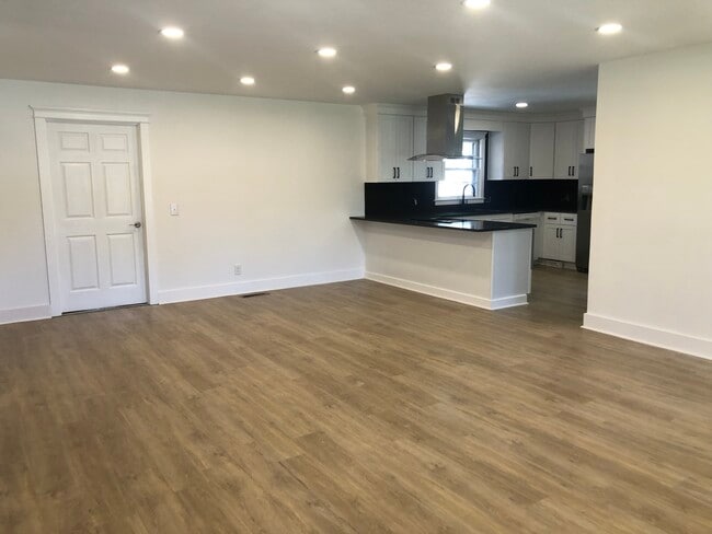 306 Englewood Dr