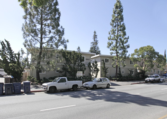 Woodside West Apartments in Redwood City, CA - Foto de edificio - Building Photo