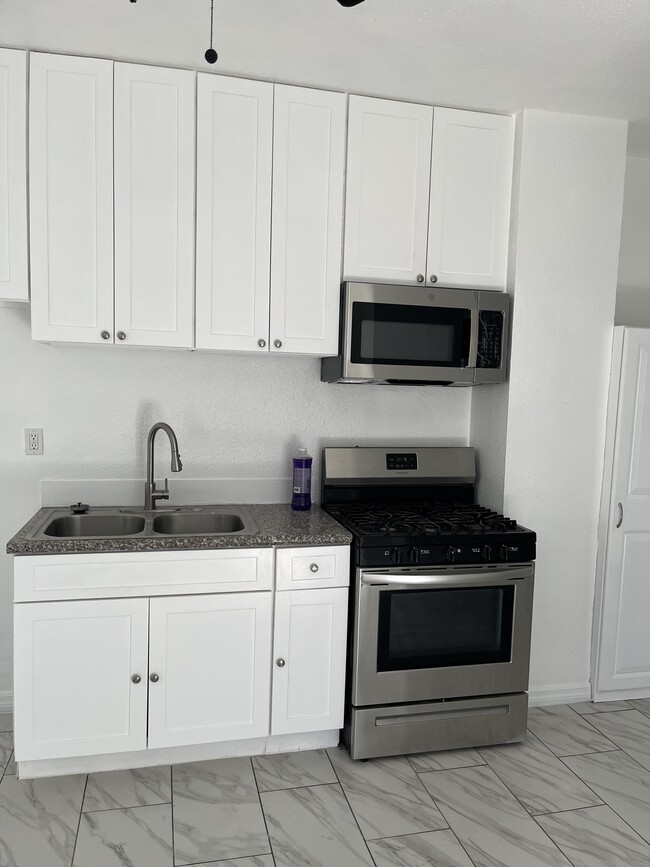 618 W 9th St, Unit 618 in San Bernardino, CA - Building Photo - Building Photo