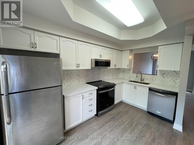 23 Observatory Ln in Richmond Hill, ON - Building Photo - Building Photo
