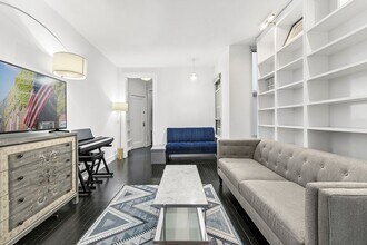 234 W 16th St in New York, NY - Building Photo - Building Photo