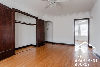 2563 W Montrose Ave in Chicago, IL - Building Photo - Building Photo