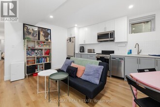 1502 Dufferin St in Toronto, ON - Building Photo - Building Photo