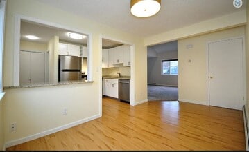 1700 Farmington Ave in Farmington, CT - Building Photo - Building Photo