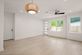 5305 Ledesma Rd in Austin, TX - Building Photo - Building Photo