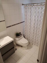 7732 Camino Real, Unit F-319 in Miami, FL - Foto de edificio - Building Photo