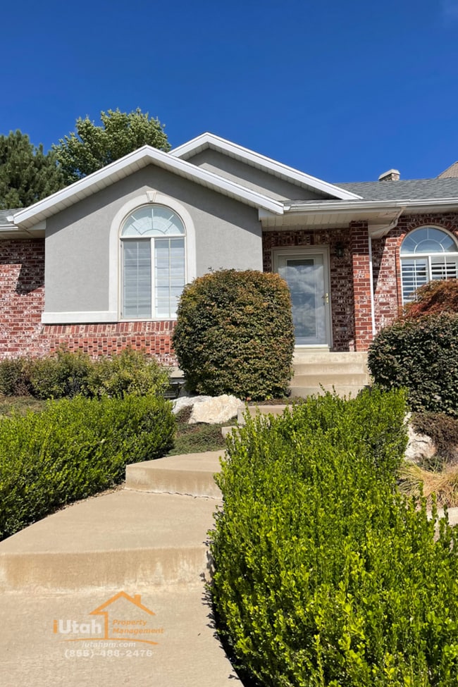 2760 Indian Hills Ln in Layton, UT - Building Photo - Building Photo
