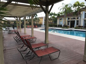150 NW 96th Ave, Unit 105 in Pembroke Pines, FL - Building Photo