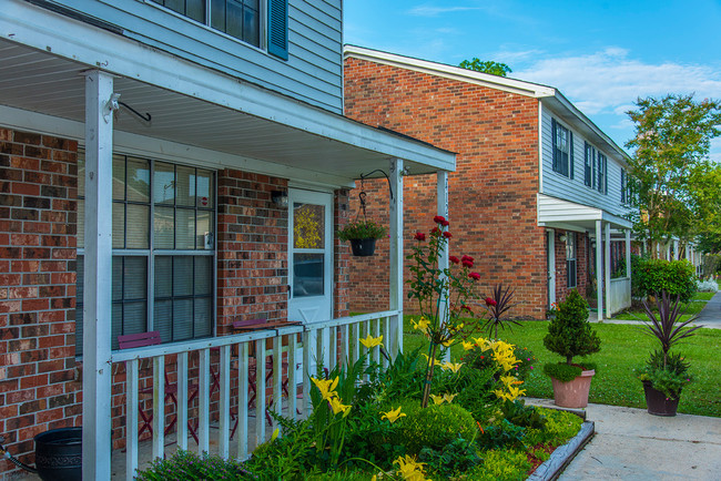 Northlake Townhomes in North Charleston, SC - Building Photo - Building Photo