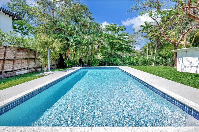 property at 4121 Woodridge Rd