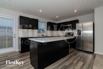 1952 Lake Crest Dr in Grove City, OH - Building Photo - Building Photo