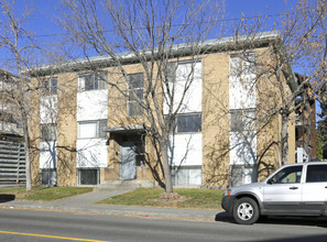 1624 26 Av SW in Calgary, AB - Building Photo - Building Photo