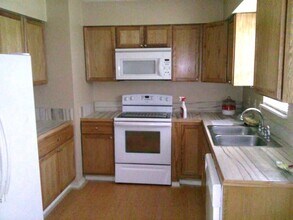 11938 Smalley Ave in Grandview, MO - Building Photo - Building Photo