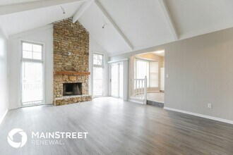 3915 SW Regatta Dr in Lee's Summit, MO - Foto de edificio - Building Photo