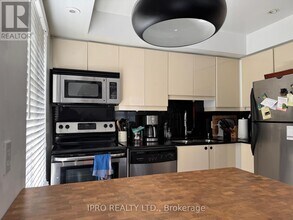34-34 Western Battery Rd in Toronto, ON - Building Photo - Building Photo