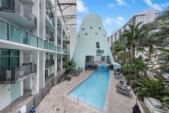 6000 Collins Ave, Unit 126 in Miami Beach, FL - Foto de edificio - Building Photo
