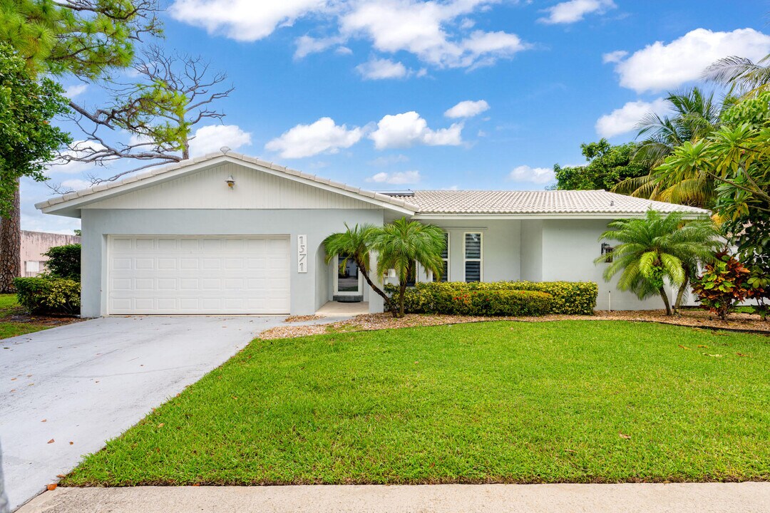 1571 SW 13th Dr in Boca Raton, FL - Building Photo