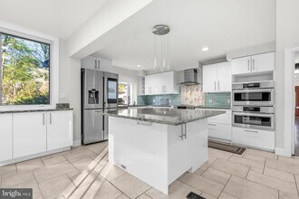 9416 Holbrook Ln in Potomac, MD - Building Photo - Building Photo