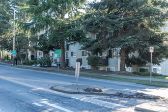 Spacious unit nestled across from Bitterla in Seattle, WA - Building Photo - Building Photo