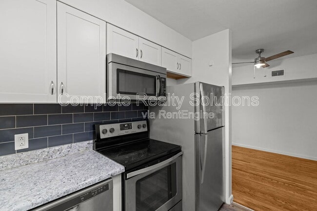 7876 Big Bend Blvd in Webster Groves, MO - Building Photo - Building Photo