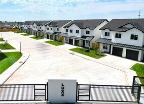 31 N Veterans Blvd in Edinburg, TX - Building Photo