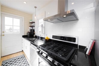 16 Winsor Ave in North Kingstown, RI - Building Photo - Building Photo