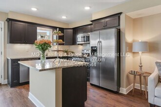 17 NE 93rd St in Kansas City, MO - Foto de edificio - Building Photo