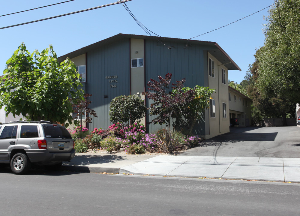 Montclair Garden Apartments in San Carlos, CA - Building Photo