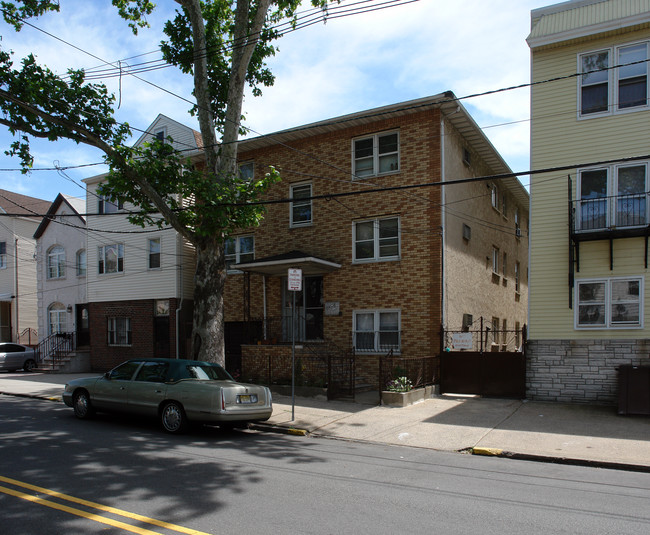 54 New York Ave in Newark, NJ - Foto de edificio - Building Photo