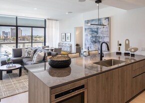 1400 Hermann Dr in Houston, TX - Building Photo