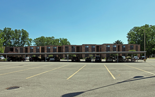 Campus View Apartments in Toledo, OH - Building Photo - Building Photo