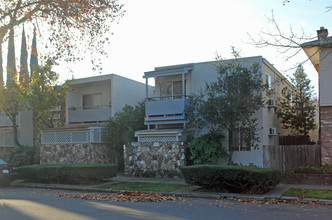 Midtown Garden Apartments in Sacramento, CA - Building Photo - Building Photo