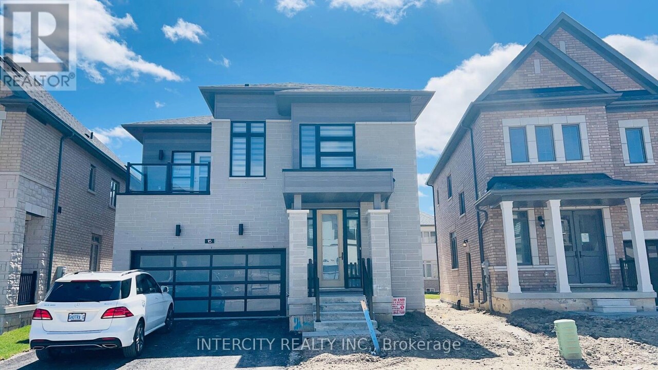 16 Kessler Dr in Brampton, ON - Building Photo