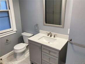 18 Maplewood Ave in West Hartford, CT - Building Photo - Building Photo