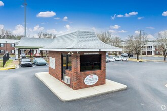 Valley Square Apartments in Tuscaloosa, AL - Building Photo - Building Photo