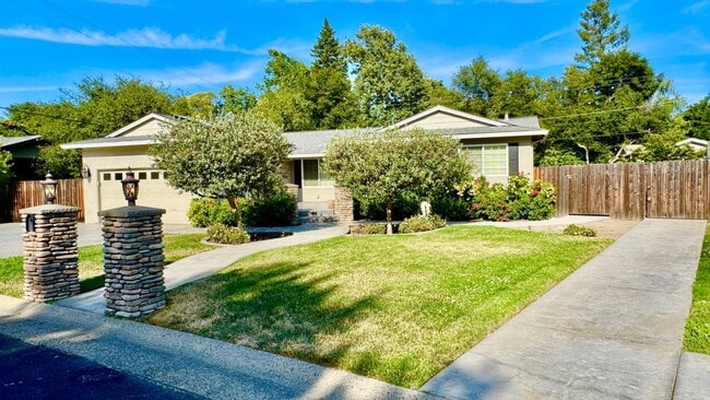 8677 Pendleton Dr in Granite Bay, CA - Building Photo - Building Photo