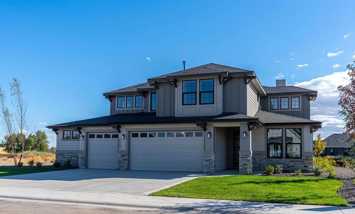 6599 Big Wood Wy in Star, ID - Foto de edificio