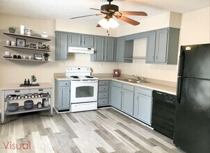 501 Oak Leaf Dr in La Grange, KY - Building Photo - Building Photo