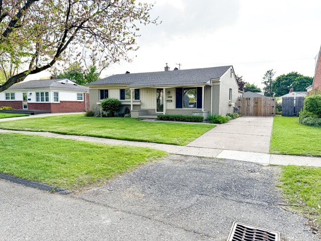 47337 Winthrop St in Shelby Township, MI - Building Photo - Building Photo
