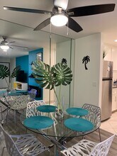 470 N Villa Ct, Unit 208 in Palm Springs, CA - Building Photo - Building Photo