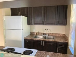 6148 SW 35th St in Miramar, FL - Building Photo - Building Photo