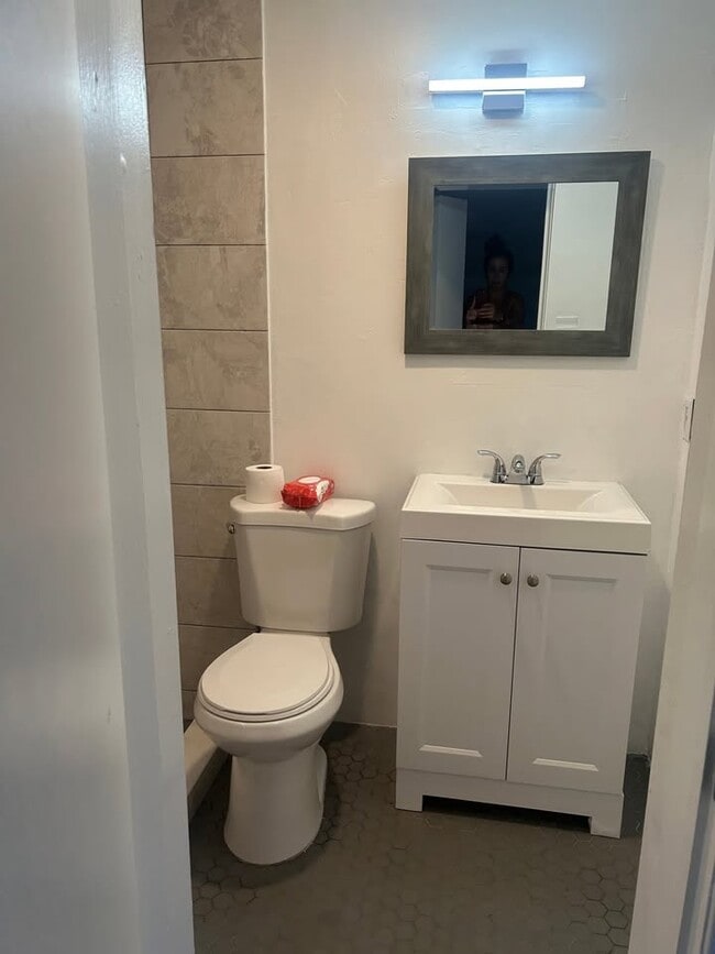 210 W 53rd Ter in Hialeah, FL - Building Photo - Building Photo