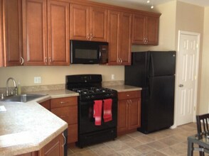 158 Dryden Way in Pittsburgh, PA - Building Photo - Building Photo