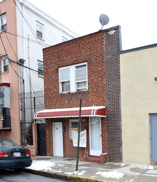 208 Lloyd St in Baltimore, MD - Foto de edificio